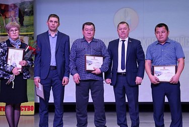 В Первомайском районе наградили передовиков 